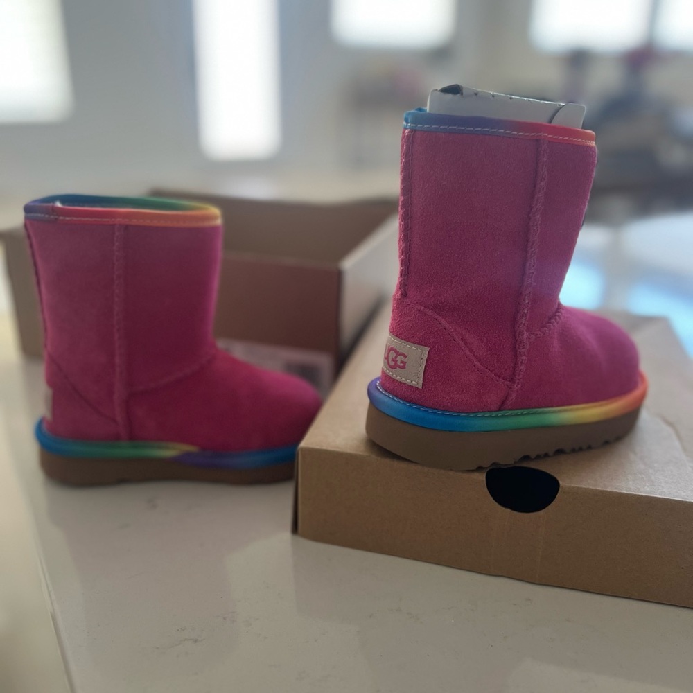 Brand New Uggs size 6 toddlers classic short rainbow